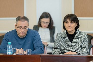 Депутаты готовятся к заседанию Законодательного Собрания